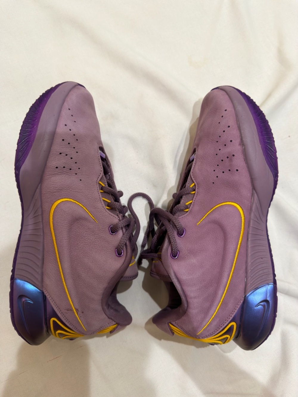 Men’s Nike LeBron XXI sneakers size 10.5